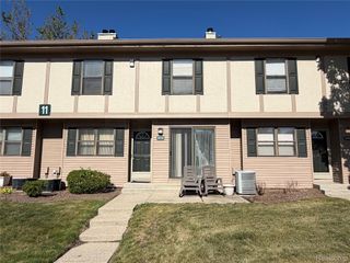 24733 Primrose Lane, Southfield, MI 48033
