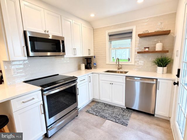 27 ALTHEA LN, Morton, PA 19070