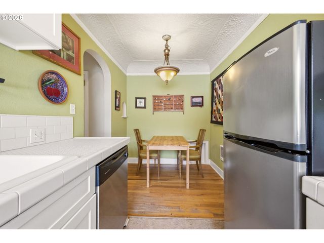 711 Ne RANDALL Ave 301, Portland, OR 97232