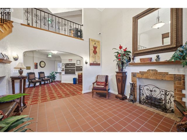 711 Ne RANDALL Ave 301, Portland, OR 97232