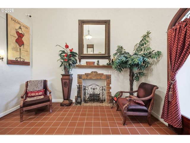 711 Ne RANDALL Ave 301, Portland, OR 97232