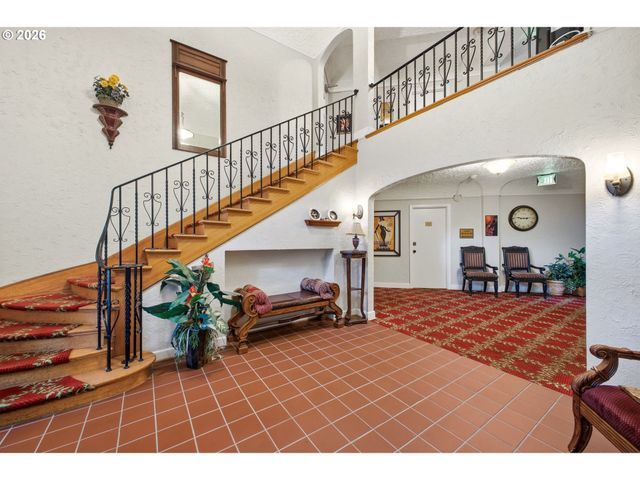 711 Ne RANDALL Ave 301, Portland, OR 97232