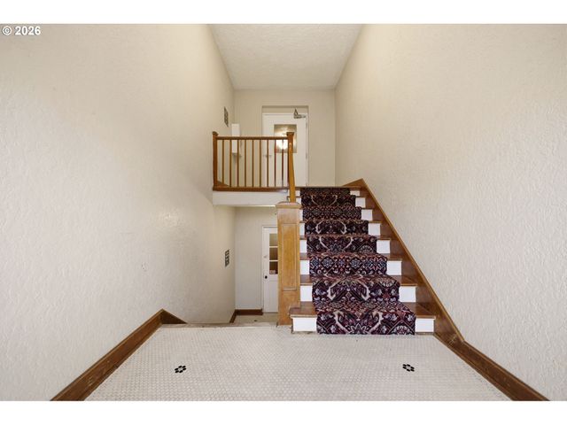 711 Ne RANDALL Ave 301, Portland, OR 97232