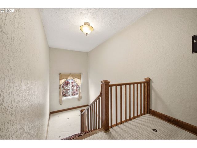 711 Ne RANDALL Ave 301, Portland, OR 97232