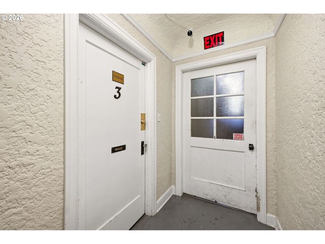 711 Ne RANDALL Ave 301, Portland, OR 97232