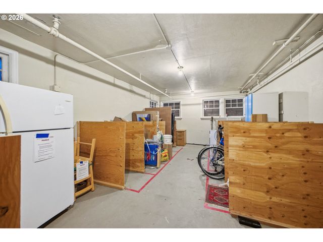 711 Ne RANDALL Ave 301, Portland, OR 97232