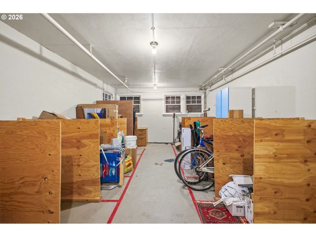 711 Ne RANDALL Ave 301, Portland, OR 97232