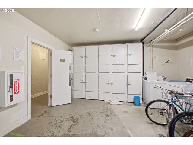 711 Ne RANDALL Ave 301, Portland, OR 97232