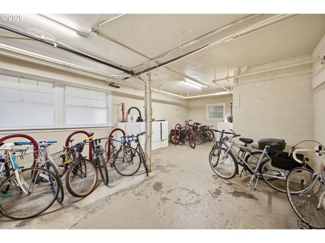 711 Ne RANDALL Ave 301, Portland, OR 97232