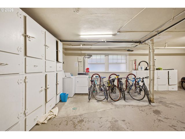 711 Ne RANDALL Ave 301, Portland, OR 97232