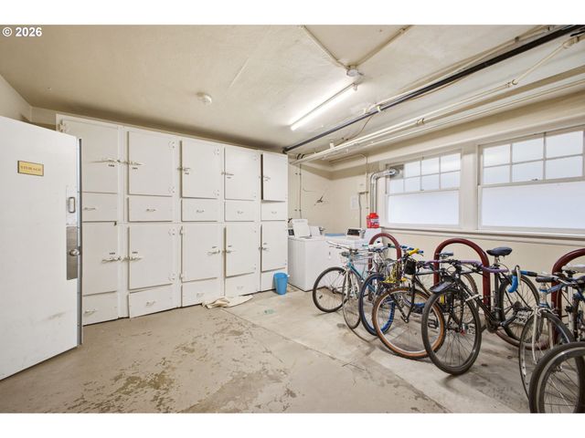 711 Ne RANDALL Ave 301, Portland, OR 97232