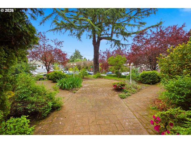 711 Ne RANDALL Ave 301, Portland, OR 97232