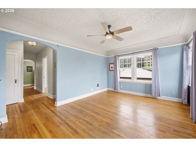 711 Ne RANDALL Ave 301, Portland, OR 97232