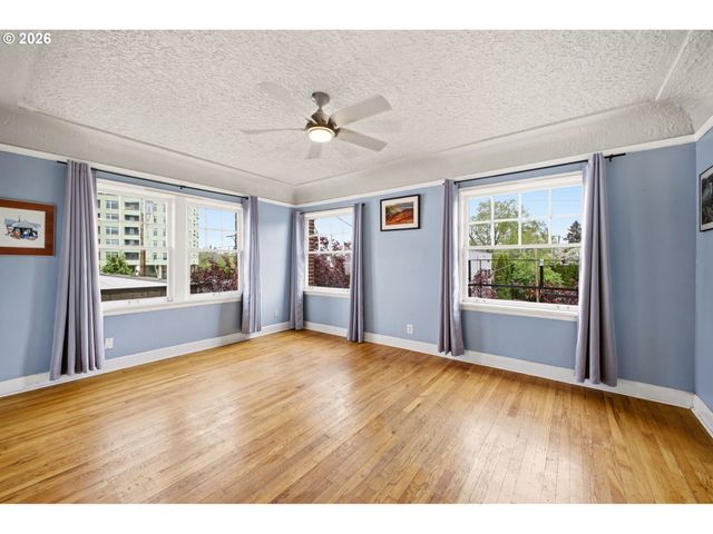 711 Ne RANDALL Ave 301, Portland, OR 97232