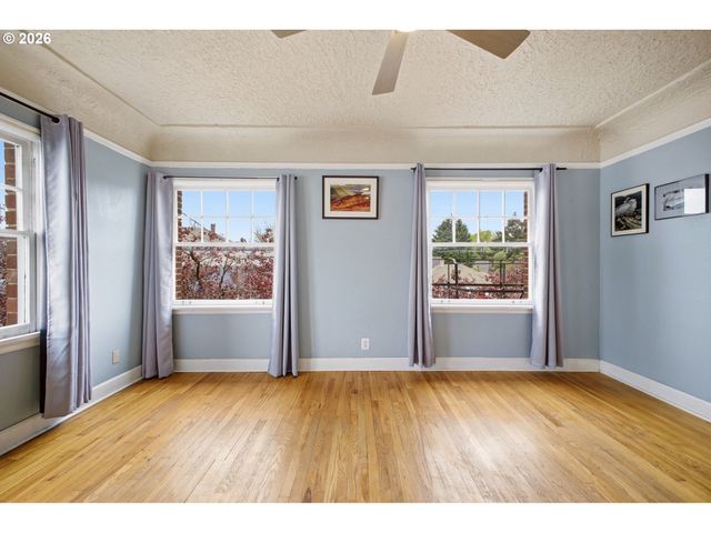 711 Ne RANDALL Ave 301, Portland, OR 97232