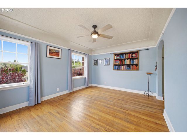 711 Ne RANDALL Ave 301, Portland, OR 97232