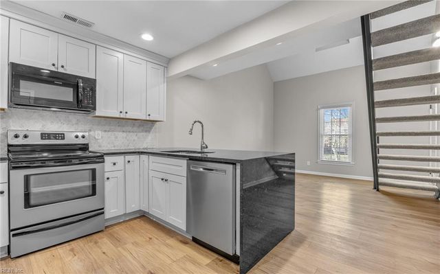 1206 Stockley Gdns Apt 405, Norfolk, VA 23517