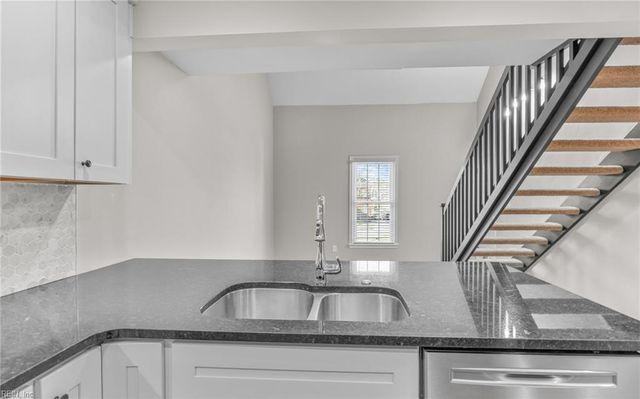 1206 Stockley Gdns Apt 405, Norfolk, VA 23517