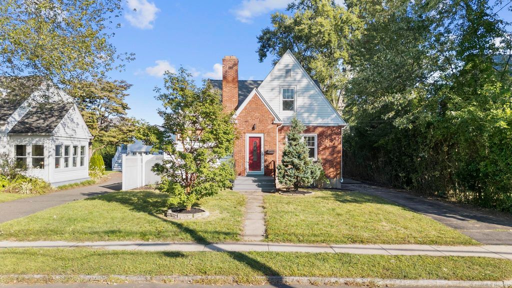 62 Grove Street, West Hartford, CT 06110