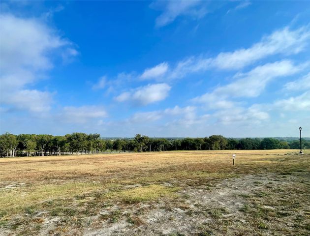 165 Caballo Drive, Oak Leaf, TX 75154