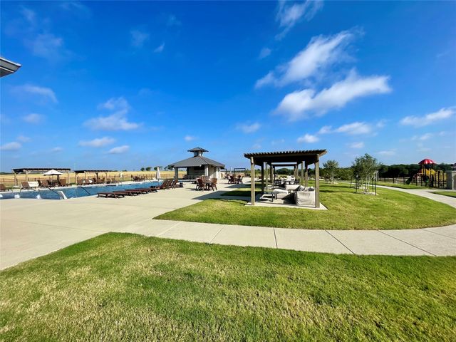 165 Caballo Drive, Oak Leaf, TX 75154