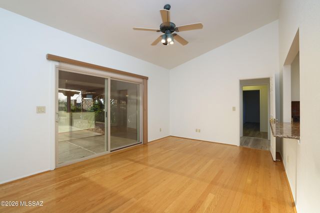 2721 N Tomas Road, Tucson, AZ 85745