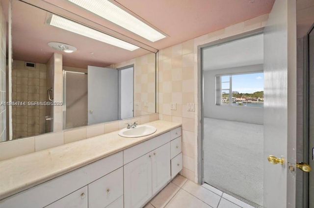 5255 Collins Ave 5J, Miami Beach, FL 33140