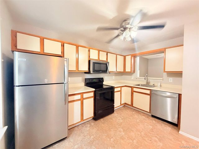 15 Kendal Lane, Middletown, NY 10940