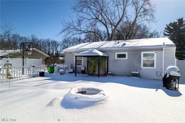 2293 Wickley Avenue, Stow, OH 44224