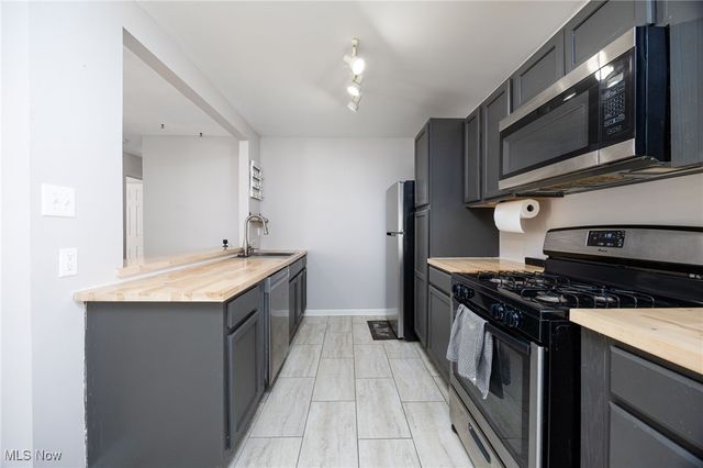 2293 Wickley Avenue, Stow, OH 44224