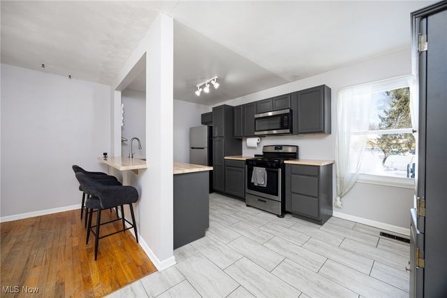 2293 Wickley Avenue, Stow, OH 44224