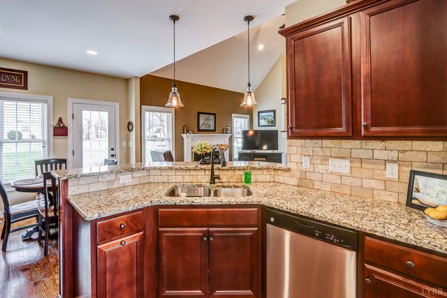 1090 Autumn Run Drive, Forest, VA 24551