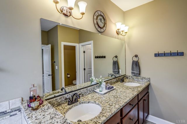 1090 Autumn Run Drive, Forest, VA 24551