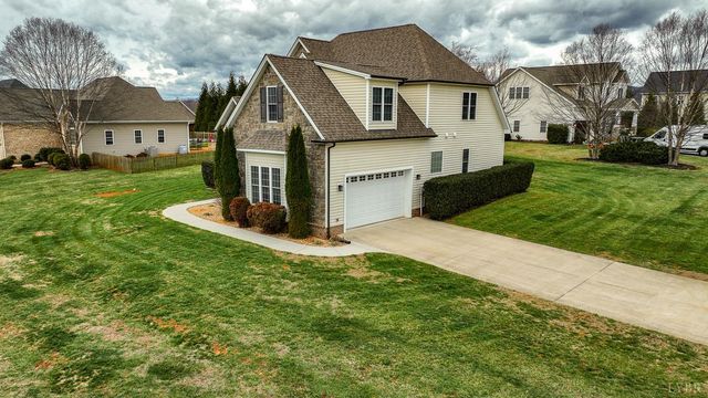 1090 Autumn Run Drive, Forest, VA 24551