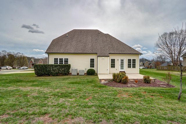 1090 Autumn Run Drive, Forest, VA 24551