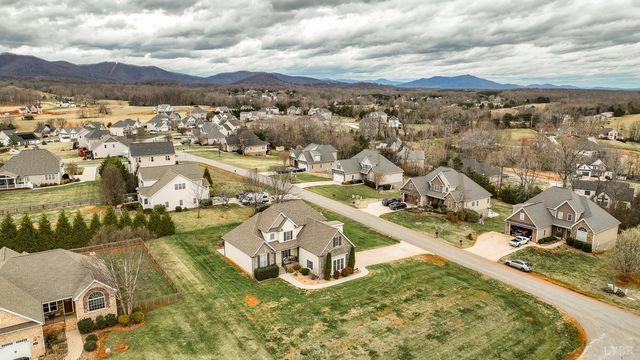 1090 Autumn Run Drive, Forest, VA 24551