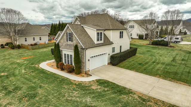 1090 Autumn Run Drive, Forest, VA 24551