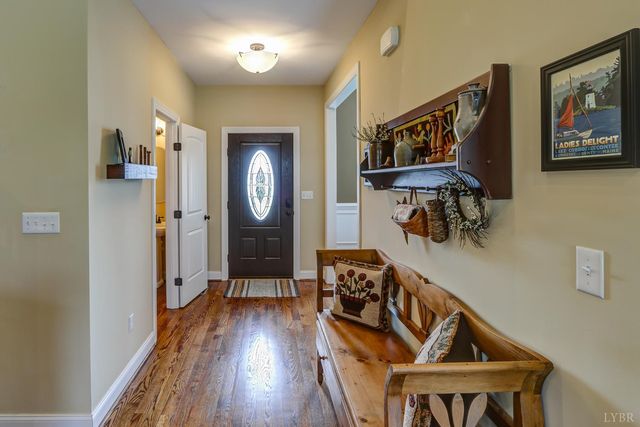 1090 Autumn Run Drive, Forest, VA 24551