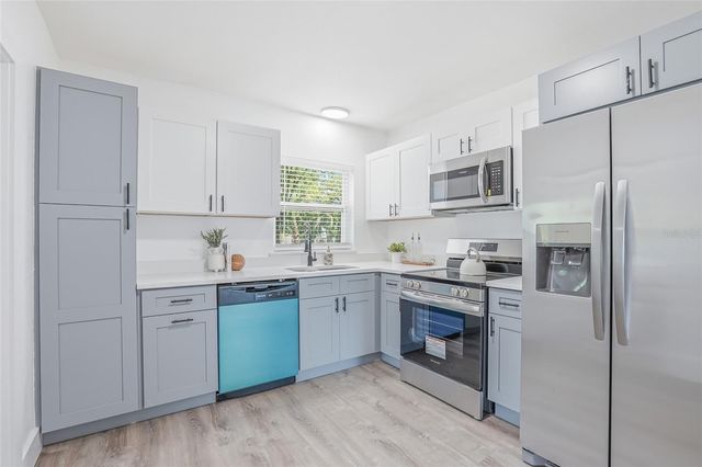 7125 5TH AVENUE N, St Petersburg, FL 33710