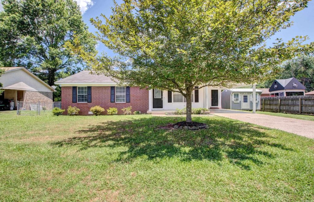 1000A Locust Street, Beebe, AR 72012