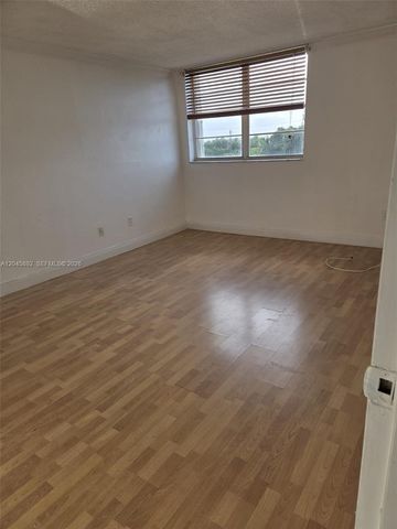 7900 Tatum Waterway Drive 304, Miami Beach, FL 33141