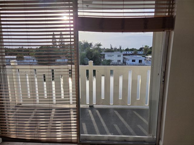 7900 Tatum Waterway Drive 304, Miami Beach, FL 33141