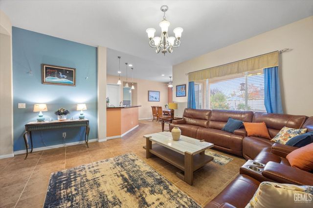 5809 Opal Valley Court, Bakersfield, CA 93306