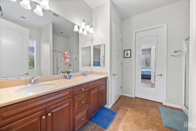 5809 Opal Valley Court, Bakersfield, CA 93306