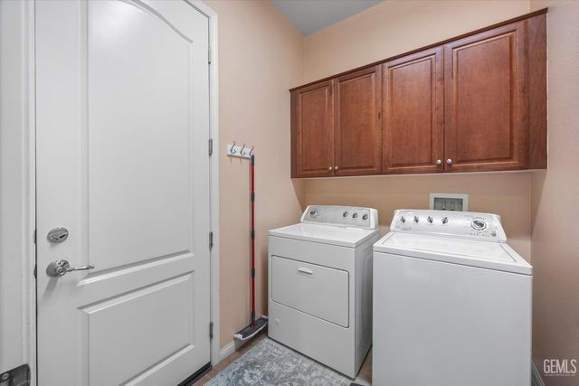 5809 Opal Valley Court, Bakersfield, CA 93306