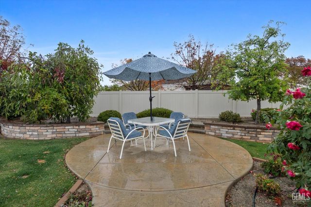 5809 Opal Valley Court, Bakersfield, CA 93306