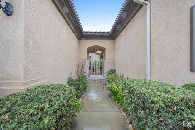 5809 Opal Valley Court, Bakersfield, CA 93306