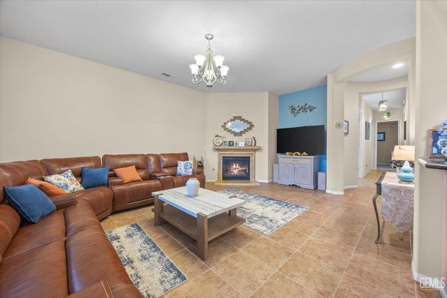 5809 Opal Valley Court, Bakersfield, CA 93306