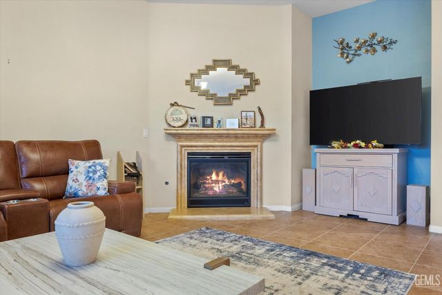 5809 Opal Valley Court, Bakersfield, CA 93306