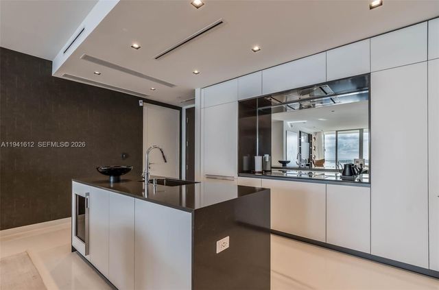 300 Biscayne Blvd Way 5105W, Miami, FL 33131